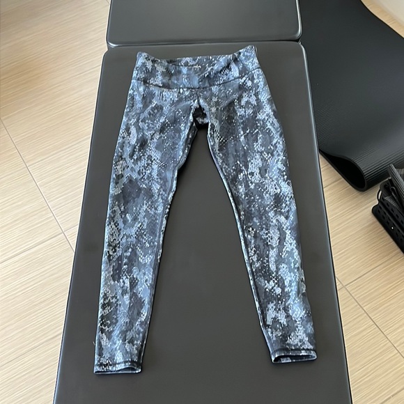 ALO blue-gray snakeskin S - Picture 7 of 7